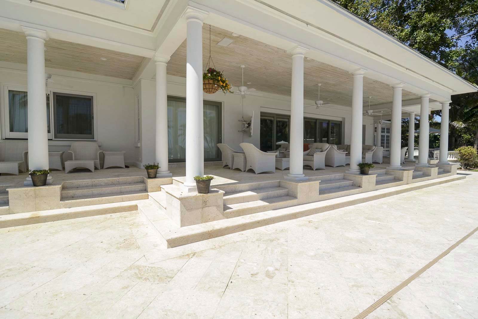 Contemporary travertine paver designs with natural beauty