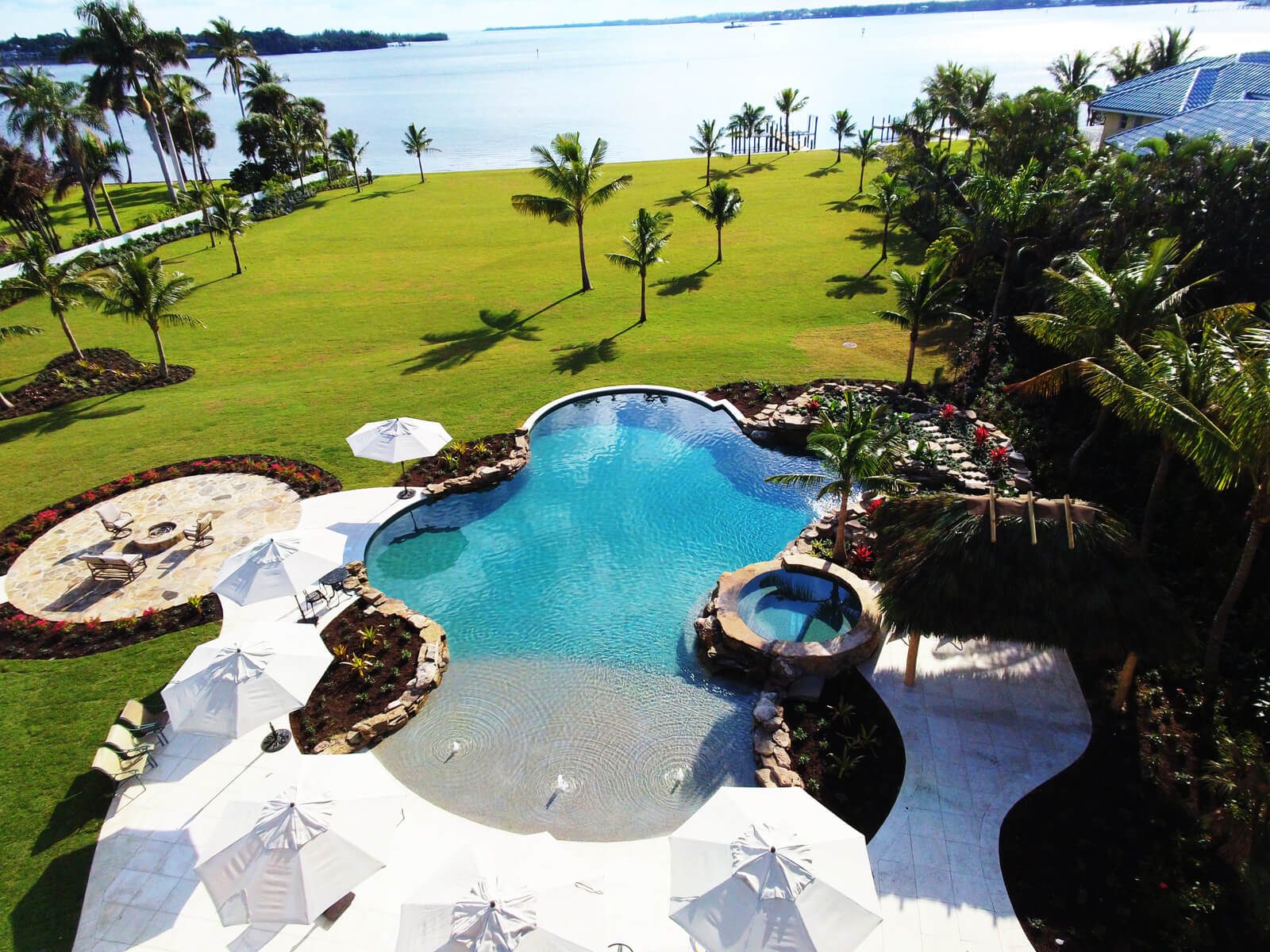 Professional custom pool builder with premium design and expert craftsmanship near you in Florida